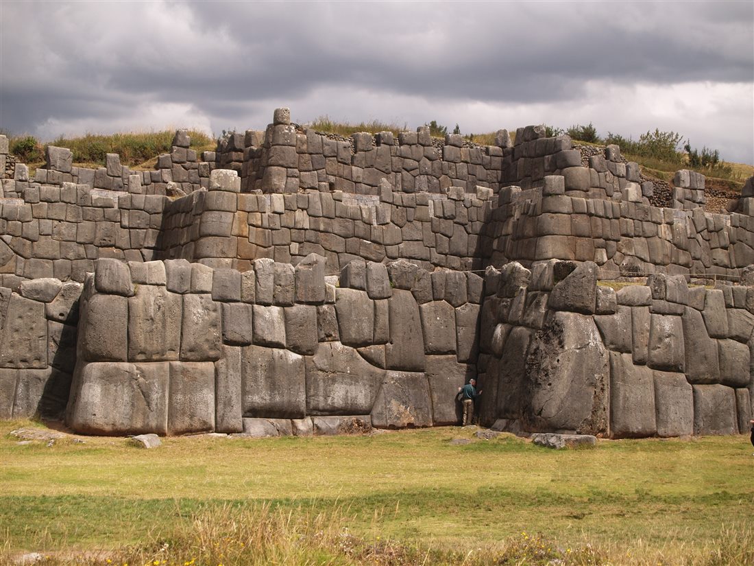 The megalithic zigzag walls of Sacsayhuam&aacute;n